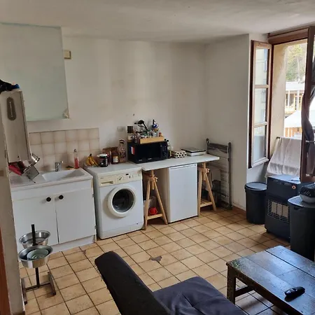 Centre Bourg, Proche Commerce 公寓